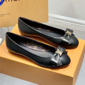 Louis Vuitton Women's Black Flat Shoes Leather Fashion Footwear